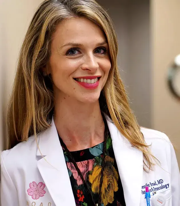 Dr. Jennifer Broad headshot